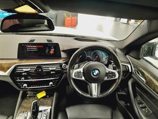 2017 BMW 530e - Thumbnail