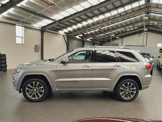2017 Jeep Grand Cherokee - Thumbnail