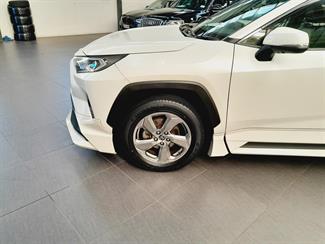 2020 Toyota RAV4 - Thumbnail