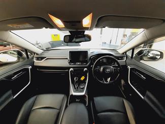 2020 Toyota RAV4 - Thumbnail