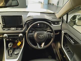 2020 Toyota RAV4 - Thumbnail