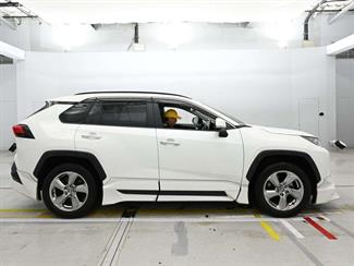 2020 Toyota RAV4 - Thumbnail