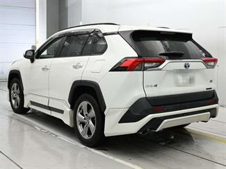 2020 Toyota RAV4 - Thumbnail