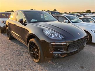 2018 Porsche Macan - Thumbnail