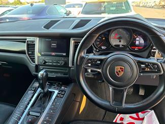 2018 Porsche Macan - Thumbnail