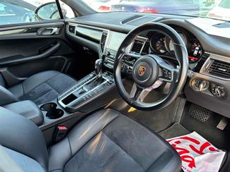 2018 Porsche Macan - Thumbnail