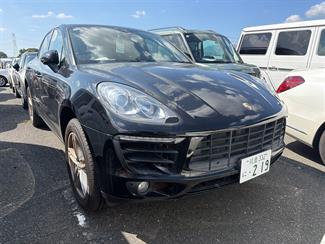 2017 Porsche Macan - Thumbnail
