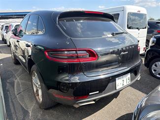 2017 Porsche Macan - Thumbnail