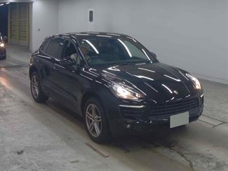 2017 Porsche Macan - Thumbnail