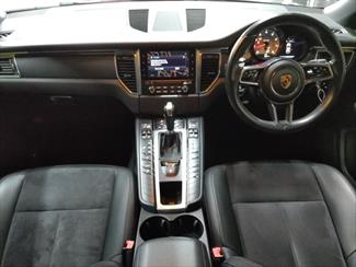 2017 Porsche Macan - Thumbnail