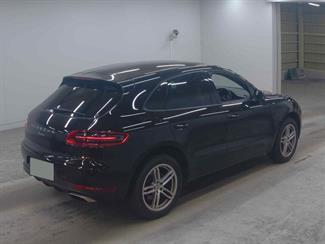 2017 Porsche Macan - Thumbnail