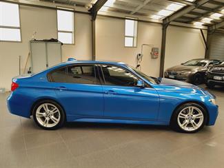 2016 BMW 330e - Thumbnail