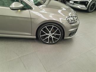 2016 Volkswagen Golf - Thumbnail