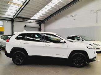 2016 Jeep Cherokee - Thumbnail