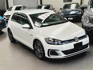 2018 Volkswagen Golf - Thumbnail