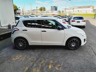 2017 Suzuki Swift - Thumbnail
