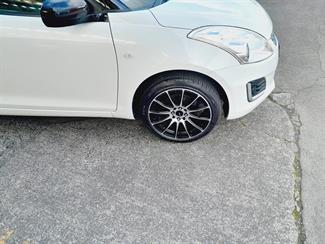 2017 Suzuki Swift - Thumbnail