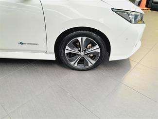 2019 Nissan Leaf - Thumbnail