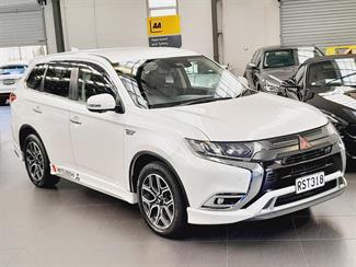 2018 Mitsubishi Outlander - Thumbnail