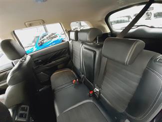 2018 Mitsubishi Outlander - Thumbnail