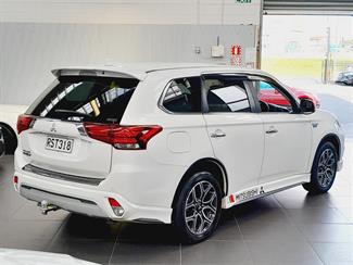 2018 Mitsubishi Outlander - Thumbnail