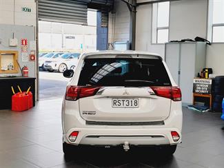 2018 Mitsubishi Outlander - Thumbnail