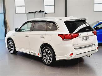 2018 Mitsubishi Outlander - Thumbnail