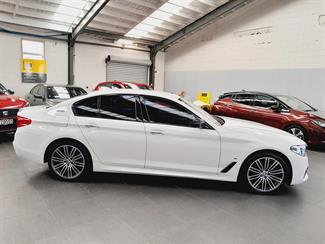 2017 BMW 530e - Thumbnail