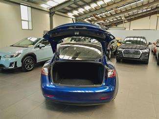2020 Tesla Model 3 - Thumbnail