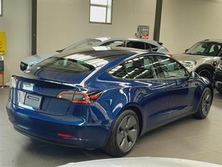 2020 Tesla Model 3 - Thumbnail