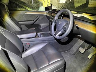 2024 Tesla Model Y - Thumbnail