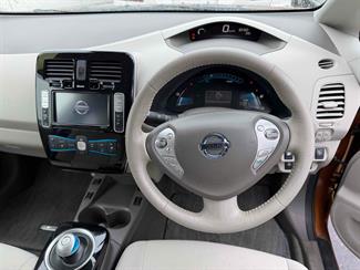 2016 Nissan Leaf - Thumbnail
