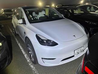 2024 Tesla Model Y - Thumbnail