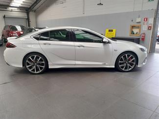 2019 Holden Commodore - Thumbnail