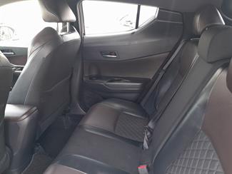 2019 Toyota C-HR - Thumbnail