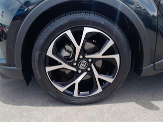 2019 Toyota C-HR - Thumbnail