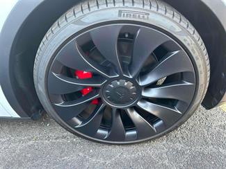 2023 Tesla Model Y - Thumbnail