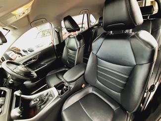 2019 Toyota RAV4 - Thumbnail