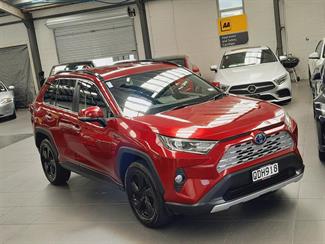 2019 Toyota RAV4 - Thumbnail