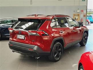 2019 Toyota RAV4 - Thumbnail