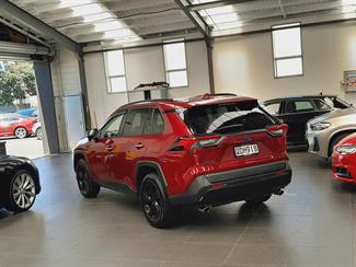 2019 Toyota RAV4 - Thumbnail