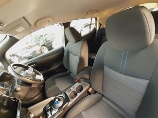 2022 Nissan Leaf - Thumbnail