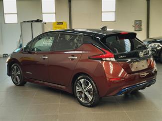 2022 Nissan Leaf - Thumbnail