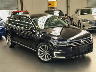 2016 Volkswagen Passat - Thumbnail