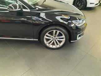 2016 Volkswagen Passat - Thumbnail