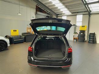 2016 Volkswagen Passat - Thumbnail