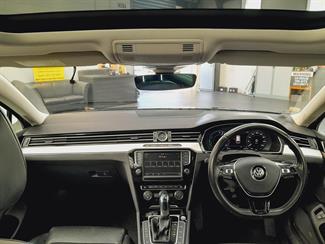 2016 Volkswagen Passat - Thumbnail