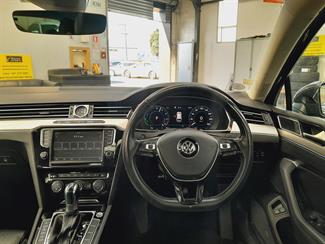 2016 Volkswagen Passat - Thumbnail