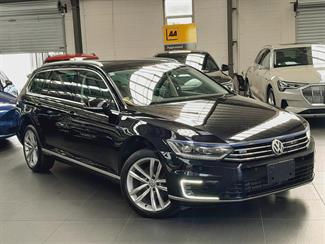 2016 Volkswagen Passat - Thumbnail