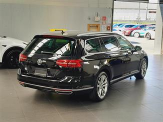 2016 Volkswagen Passat - Thumbnail